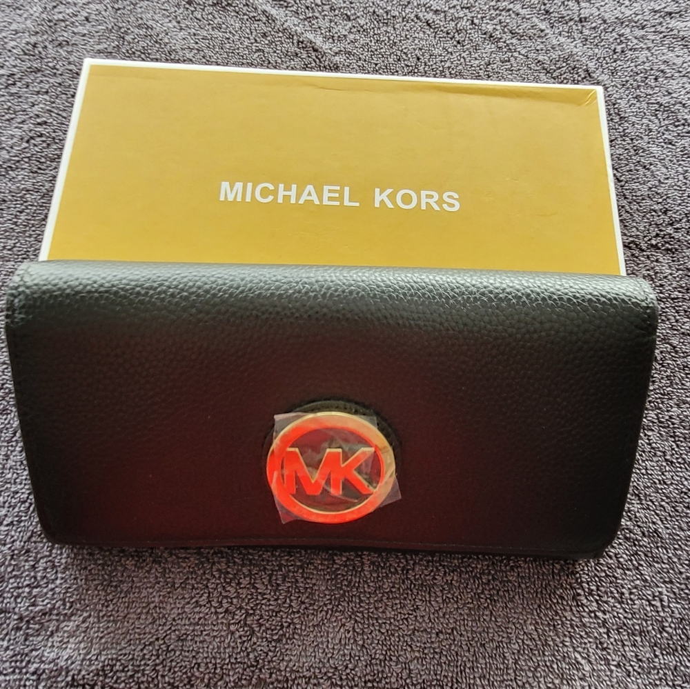 Michael Kors Authentic Wallet